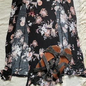 Forever 21 Double Slit Floral Crane Maxi Skirt 🌸